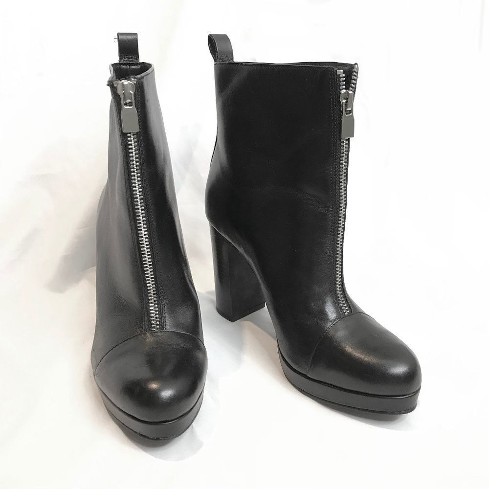 BLACK heeled booties with zipper 💚🌻